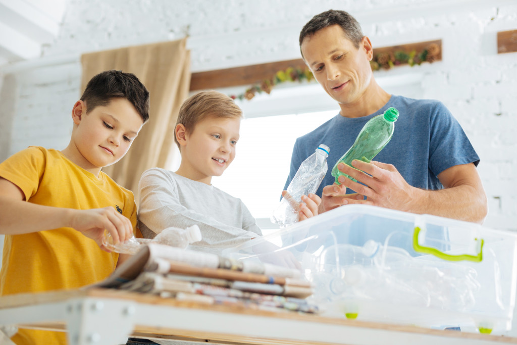 dad teaching kids to recycle