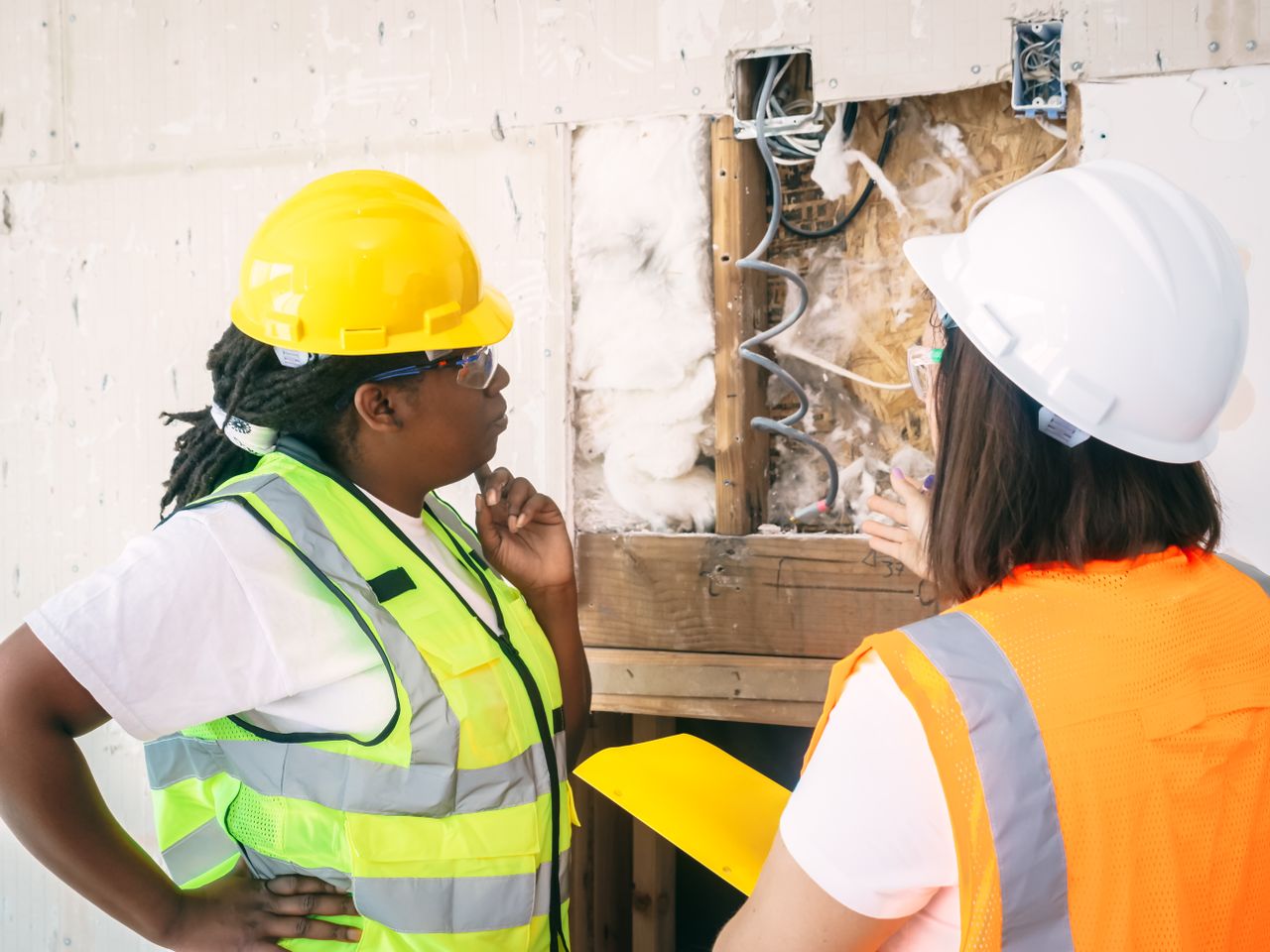 How to Inspect Home Insulation and Indoor Comfort